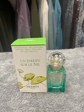 Un Jardin Sur Le Nil Eau de Toilette - 1oz